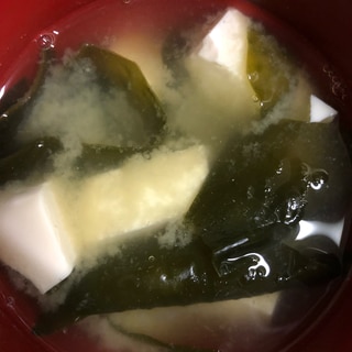 ワカメと豆腐の味噌汁